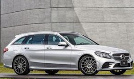 新款奔驰c最新爆料图片,豪华升级，科技赋能，尽览未来风采”